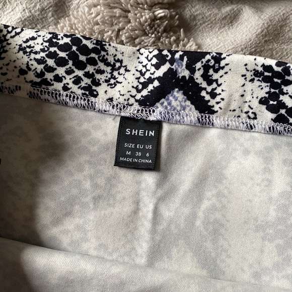 Split Hem Mini Skirt - Picture 4 of 5